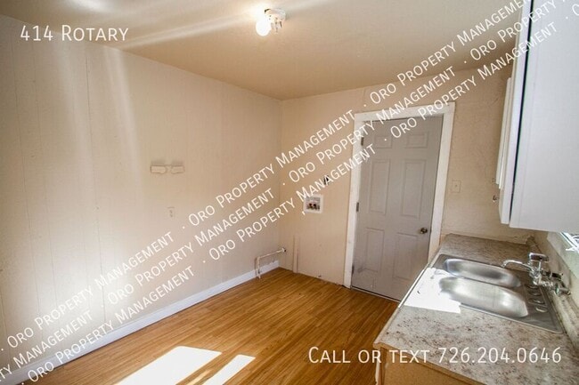 Building Photo - Cozy 2 Br/1 Ba Home Near At&t Center