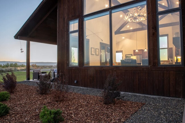Building Photo - 2406 Tamarack Trail