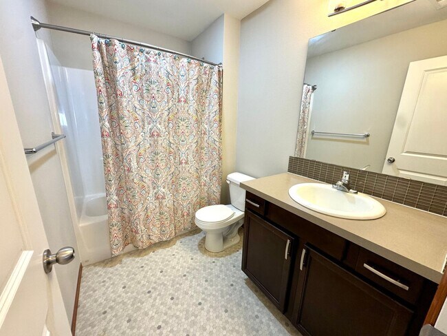 Building Photo - Modern and Stylish 3-Bedroom Manette Home