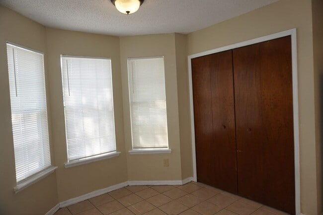 Building Photo - 3/2 Westside Townhome