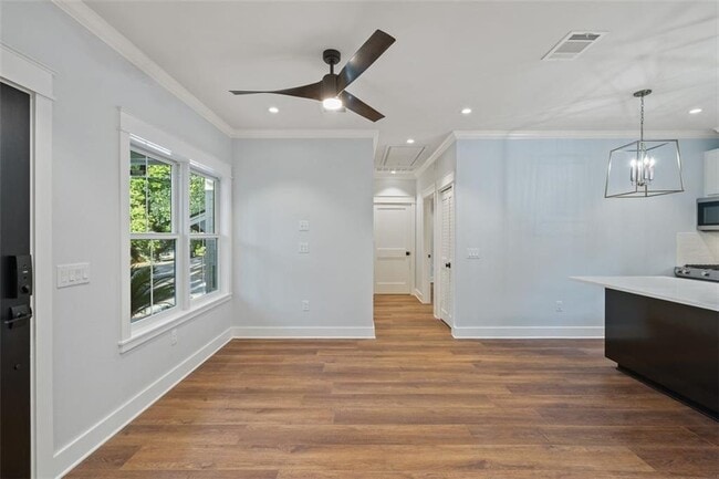 Building Photo - 1801 Alta Vista Ave