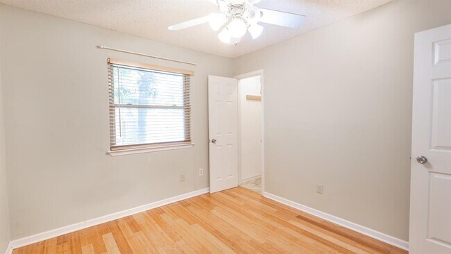 Building Photo - 11606 Parkfield Dr