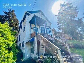 Building Photo - Large Triplex 1-Bedroom Available in Queen...