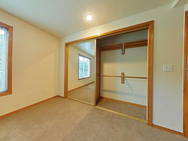 Building Photo - 3 Bedroom Home ~ North Corvallis ~ Small P...