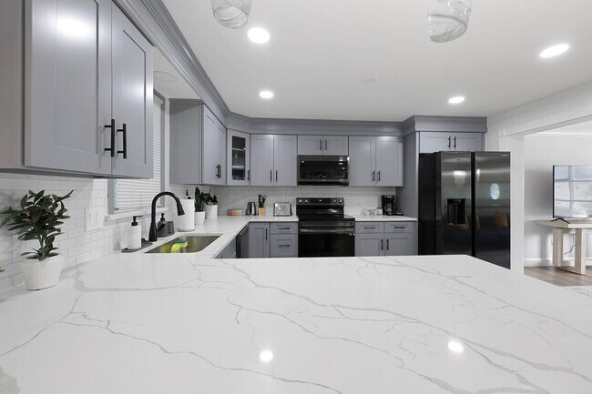 Building Photo - 5912 36th Ave