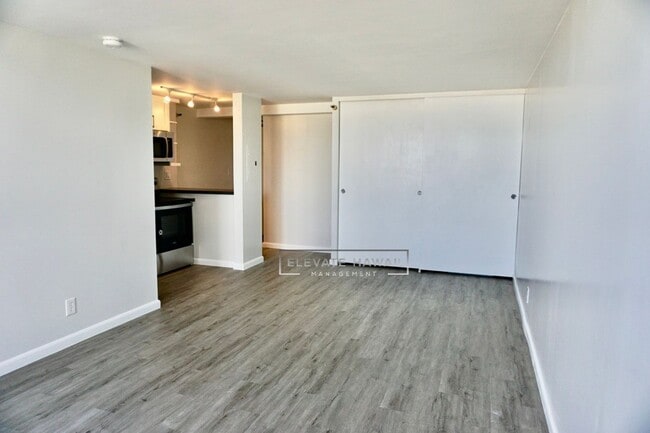 Building Photo - RENOVATED, PENTHOUSE VIEWS - Studio Unit i...