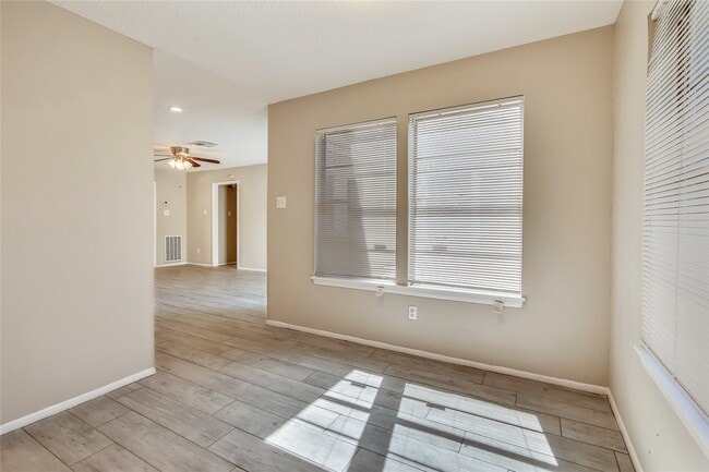Building Photo - 10839 Sugar Hill Dr