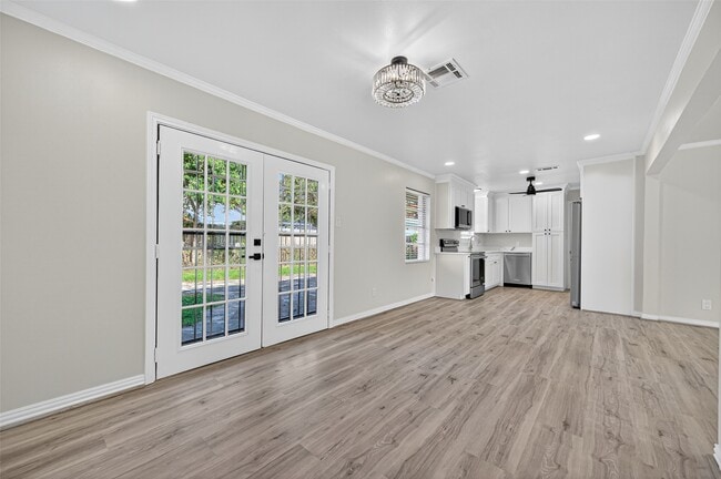 Building Photo - 1803 Foxwood Rd