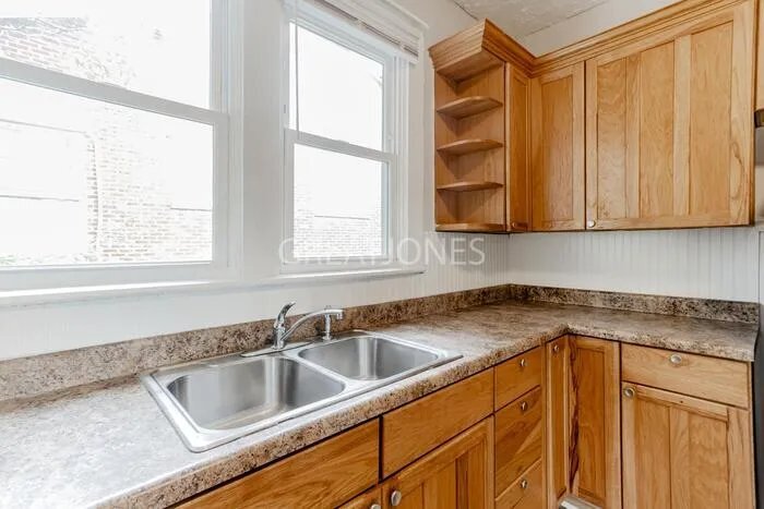 Building Photo - 808 3rd St SE