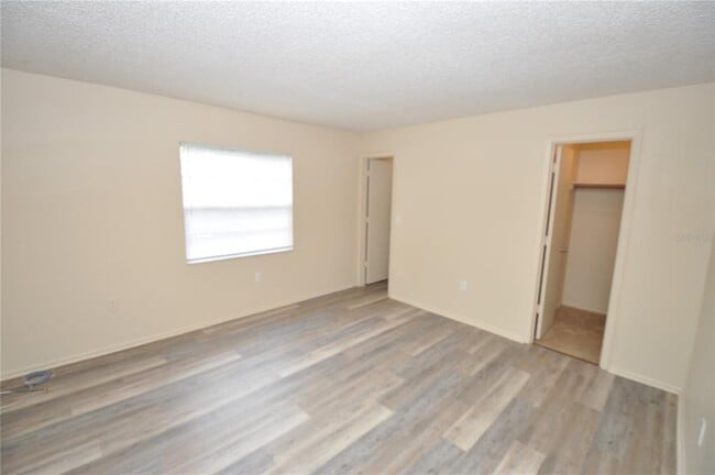 Building Photo - 828 Cinnamon Dr E