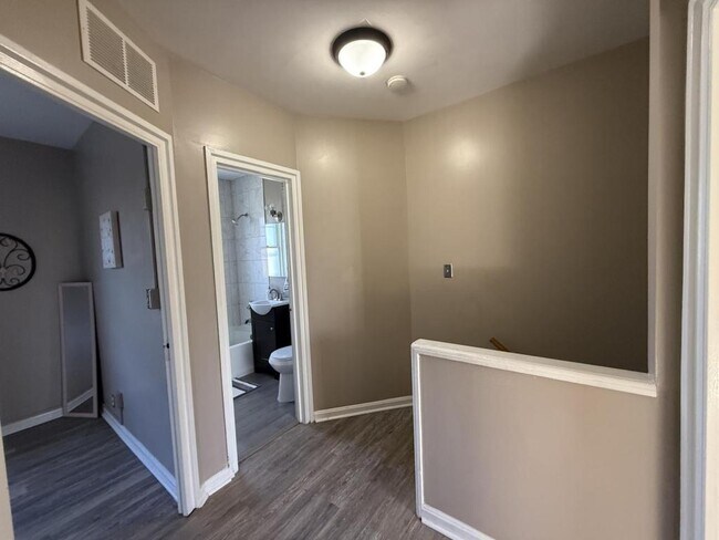 Building Photo - 1802 La Salle Pl