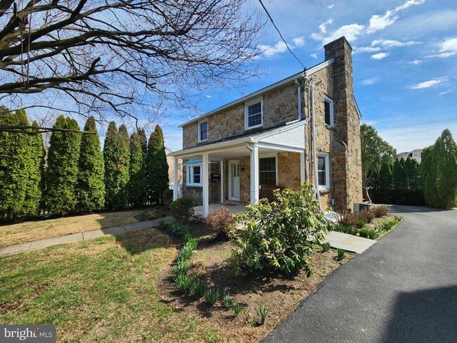 Building Photo - 1156 Garfield Ave