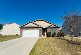 Building Photo - Bright and Spacious 3/2 Available Now!