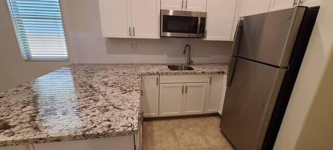 Building Photo - Next Gen Home with main house and guess unit in Spring lake Area