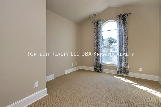 Building Photo - 12649 NW Bayonne Ln