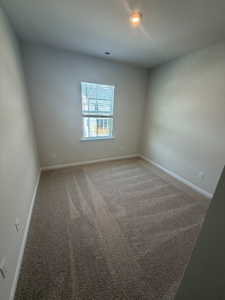 Building Photo - 1044 Zelkova Ln