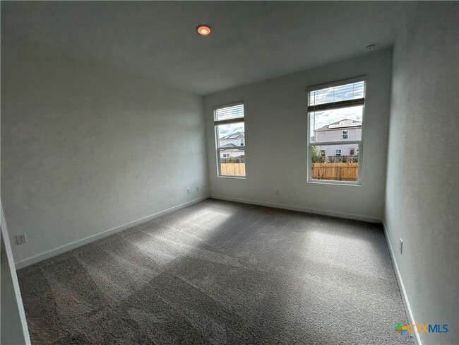 Building Photo - 728 Horsetail Ln