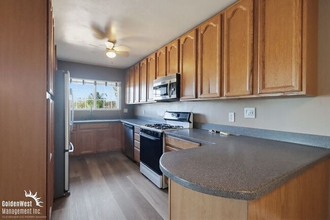 Building Photo - Updated 3Bdm 2Ba Single Story Home with Detached Garage in the Heart of Lakeside