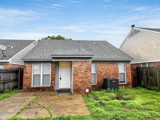 Building Photo - 7611 Lilly Dr
