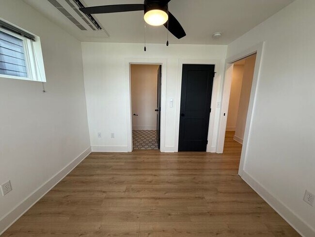 Building Photo - 3 - Level Modern Apartment in East Nashville