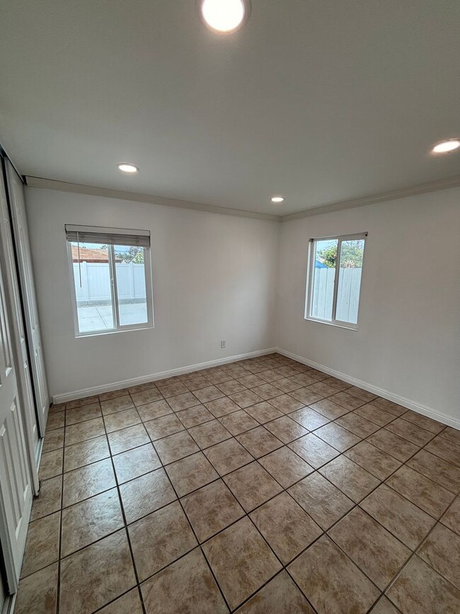 Building Photo - 2 bedrooms 1 bath duplex in Chula Vista.