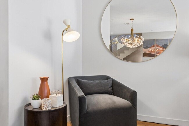 Building Photo - 5455 E Lincoln Dr