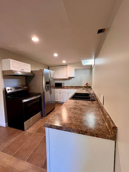 Building Photo - 555 Fort Hill Rd