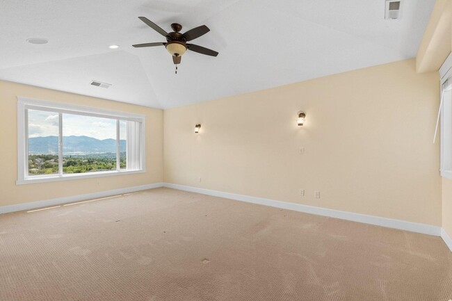 Building Photo - 4334 Vineyard Terrace
