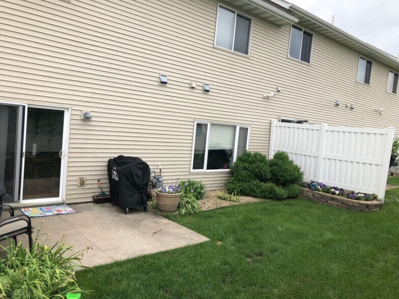 Building Photo - 2156 Willow Trail