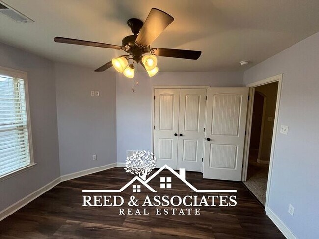 Building Photo - 4 Bedroom Arlington Home with a Lakeside Lot