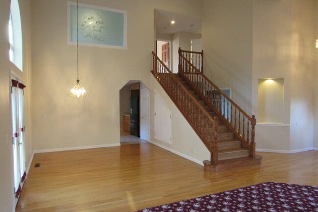 Building Photo - Gorgeous Custom Pleasanton Home in Great Location