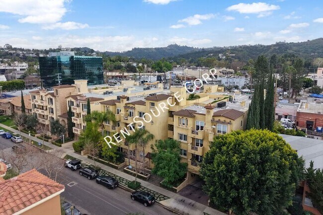 Building Photo - 12044 Hoffman St