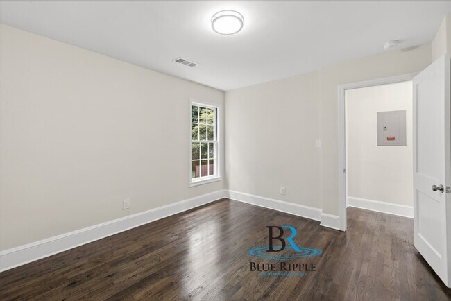 Building Photo - Renovated 2/1 Williams Park Smyrna across from Market Village! Fenced Yard and Pet Friendly