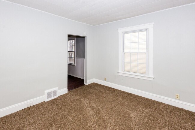 Building Photo - 9903 Sladden Ave