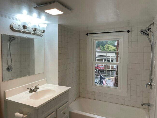 Building Photo - 201 Union St