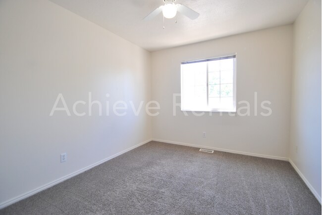 Building Photo - Yorkshire Village Townhome | Clubhouse & Basketball Court