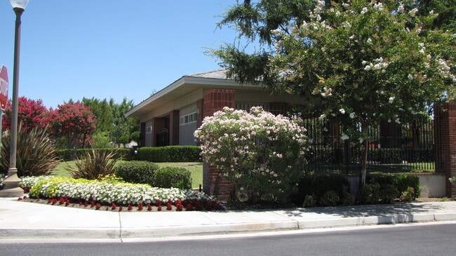 Building Photo - Seven Oaks at Grand Island Home