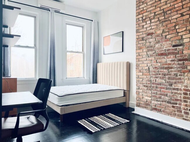 Building Photo - Furnished room/NOT APARTMENT