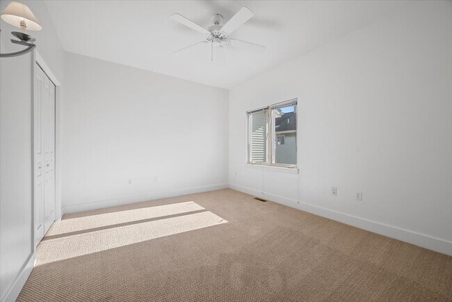 Building Photo - 243 Carron St