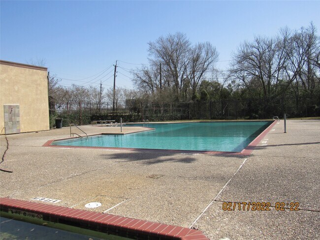 Building Photo - 15543 Weldon Dr