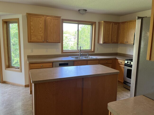 Building Photo - 9141 Leaf Cir