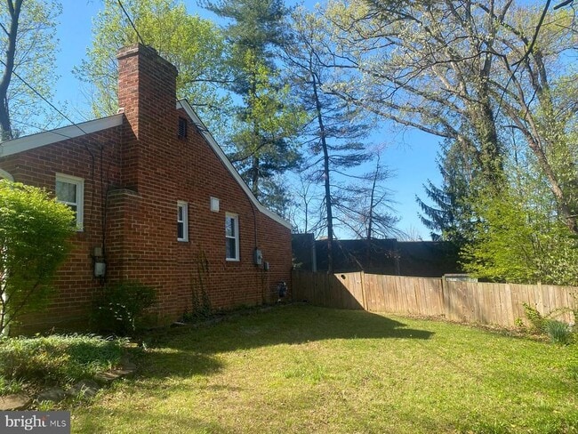 Building Photo - 2200 Greenwich St