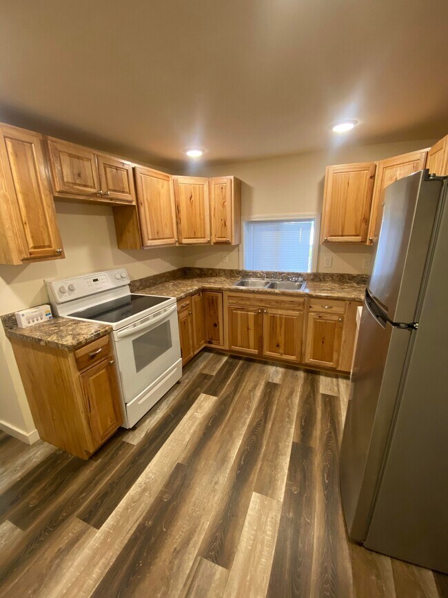 Building Photo - 1611 Nutwood St