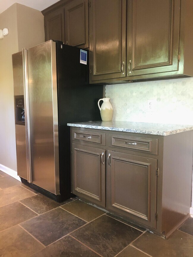 Building Photo - 1070 Acorn Ct
