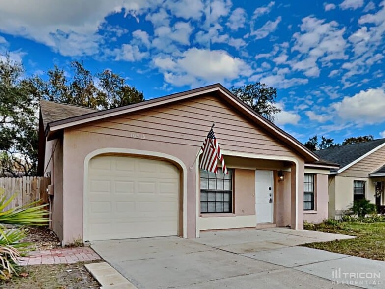 Primary Photo - 10919 Livingston Dr