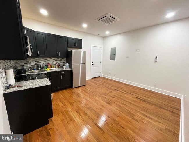Building Photo - 309 S 60th St
