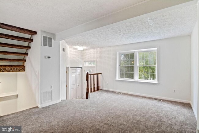 Building Photo - 302 Ridgecrest Ct