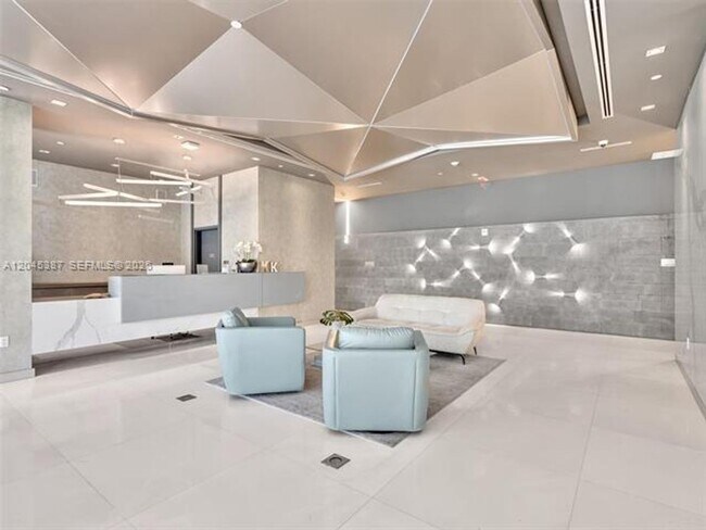 Building Photo - 9940 W Bay Harbor Dr