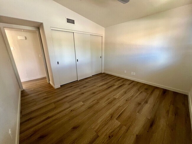 Building Photo - Unfurnished, 1-year long-term rental, Procure Only