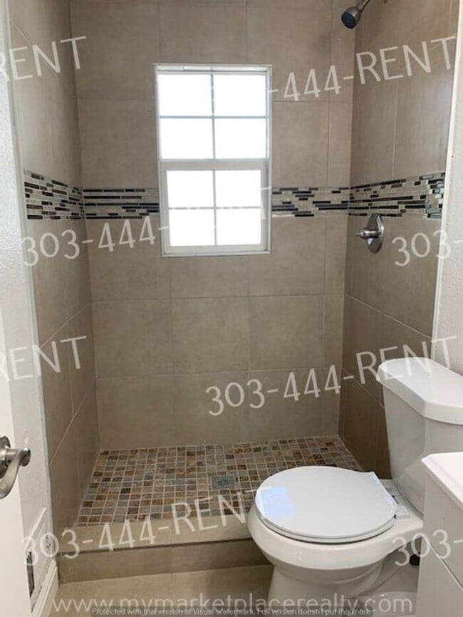 Building Photo - 3 bedroom & 1 bathroom beautiful home! Ready to see now!